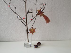 Basteln mit Kindern: Anhänger für Zweig oder Weihnachtsbaum